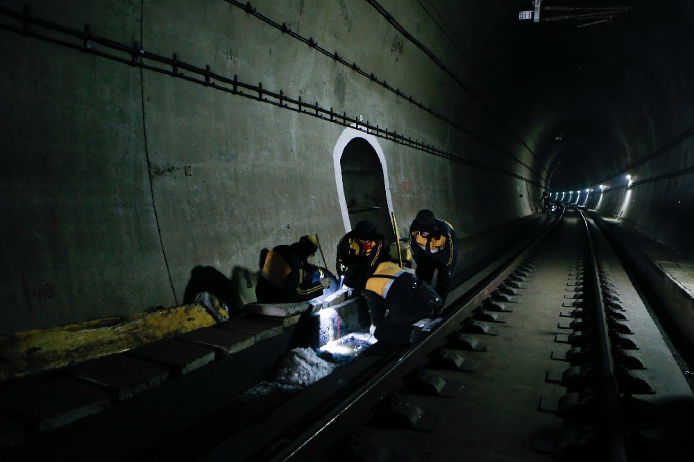 麒麟铁路运营隧道病害现状